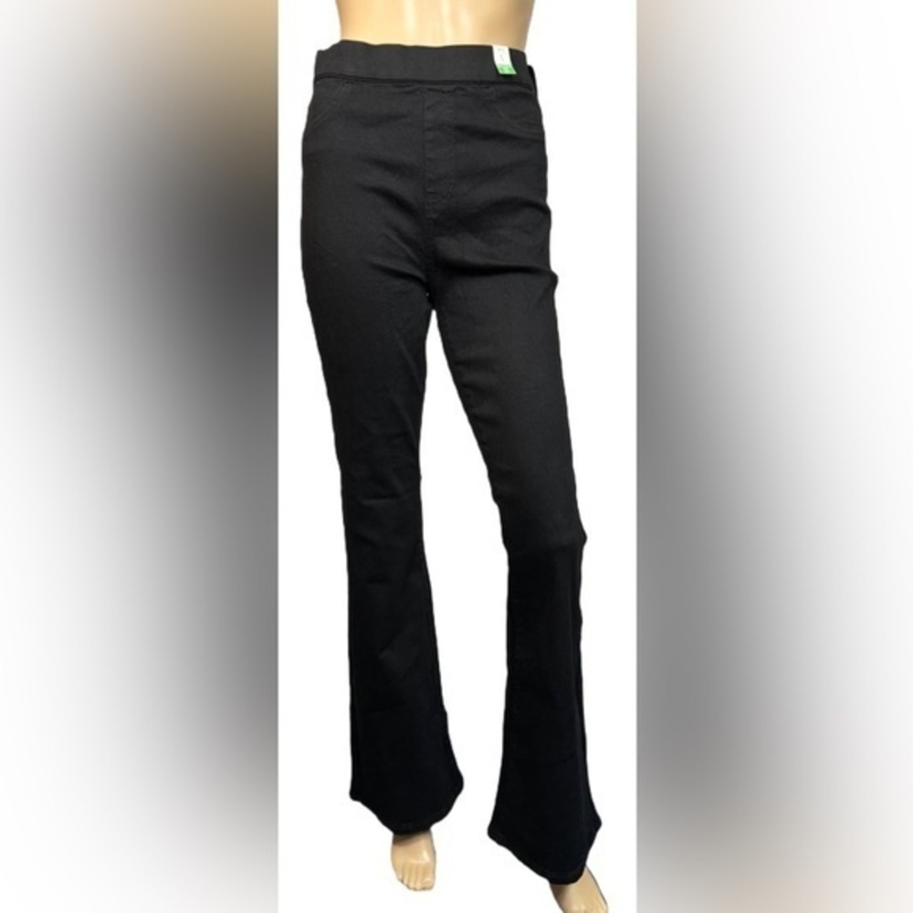 CELEBRITY PINK Curvy Pull-On Flare-Hem Jeans